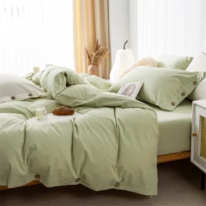 chambre avec housse de couette verte